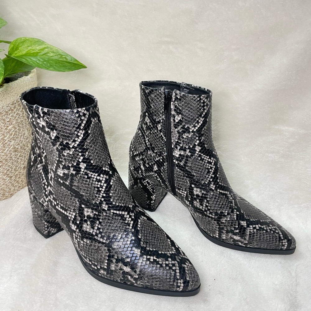 Madden Girl Dani Black‎ Snakeskin Bootie 6.5M, NWOT, ( E 529)